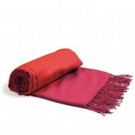 Manta mixta lana bicolor rojo con cenefa rosa,tamaño 120 x 180 cms
